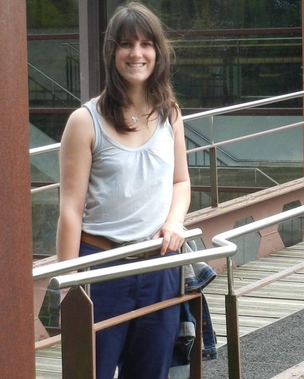 Florence Calvez est titulaire d'un master de traduction obtenu en Espagne